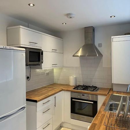 Entire Ground Floor Apartment In Watford Уотфорд Экстерьер фото