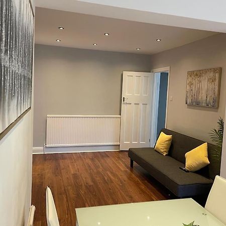 Entire Ground Floor Apartment In Watford Уотфорд Экстерьер фото