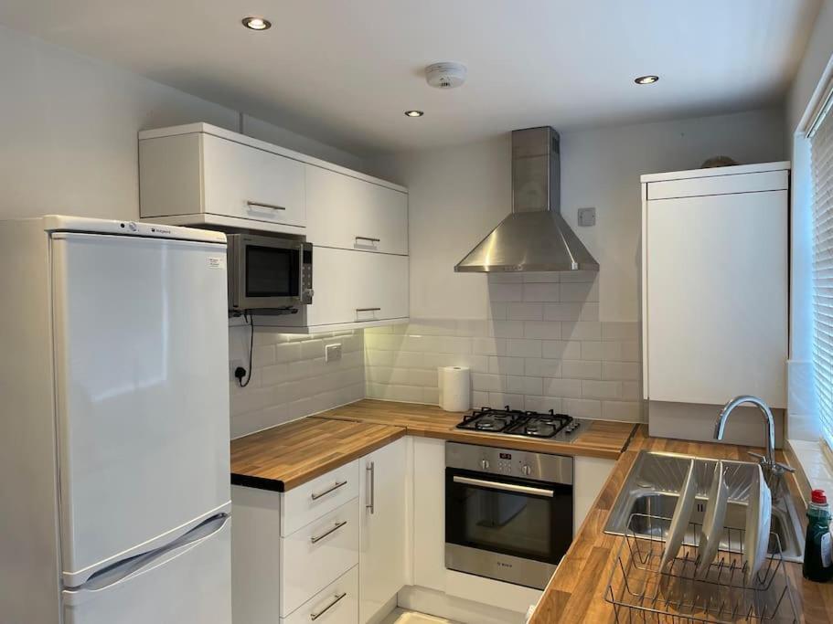 Entire Ground Floor Apartment In Watford Уотфорд Экстерьер фото
