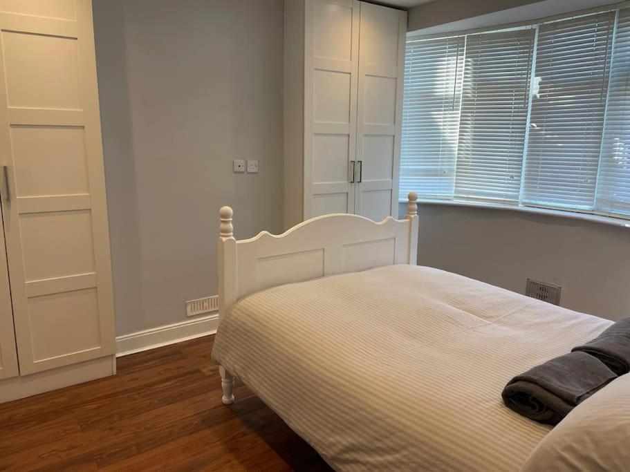 Entire Ground Floor Apartment In Watford Уотфорд Экстерьер фото