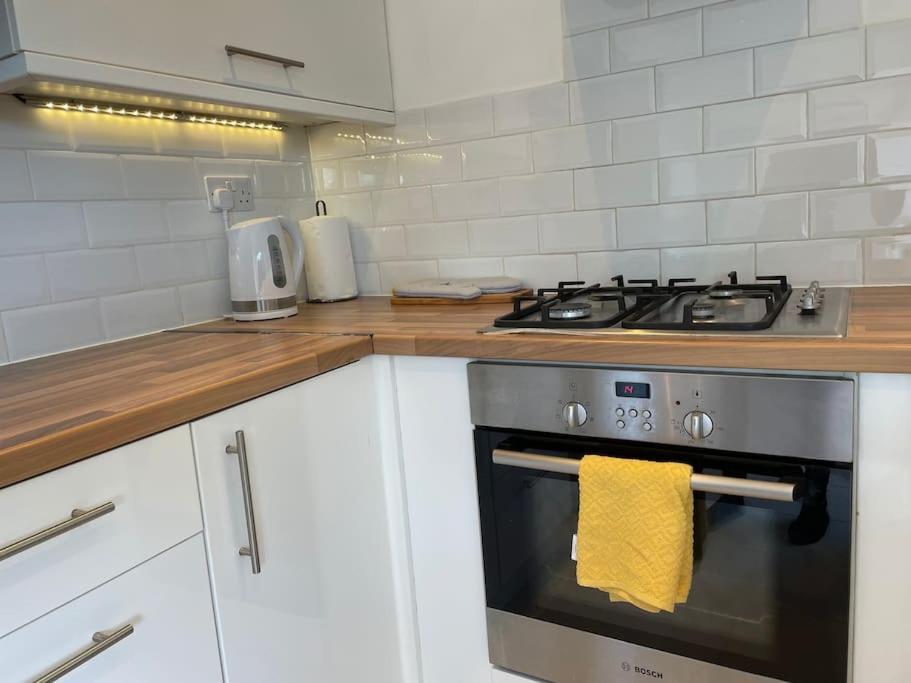 Entire Ground Floor Apartment In Watford Уотфорд Экстерьер фото