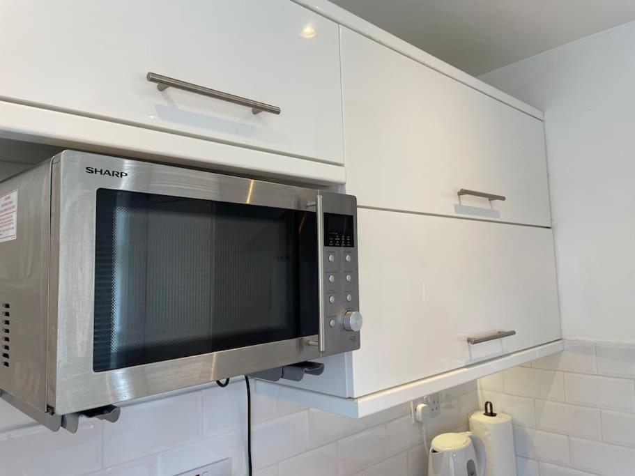 Entire Ground Floor Apartment In Watford Уотфорд Экстерьер фото