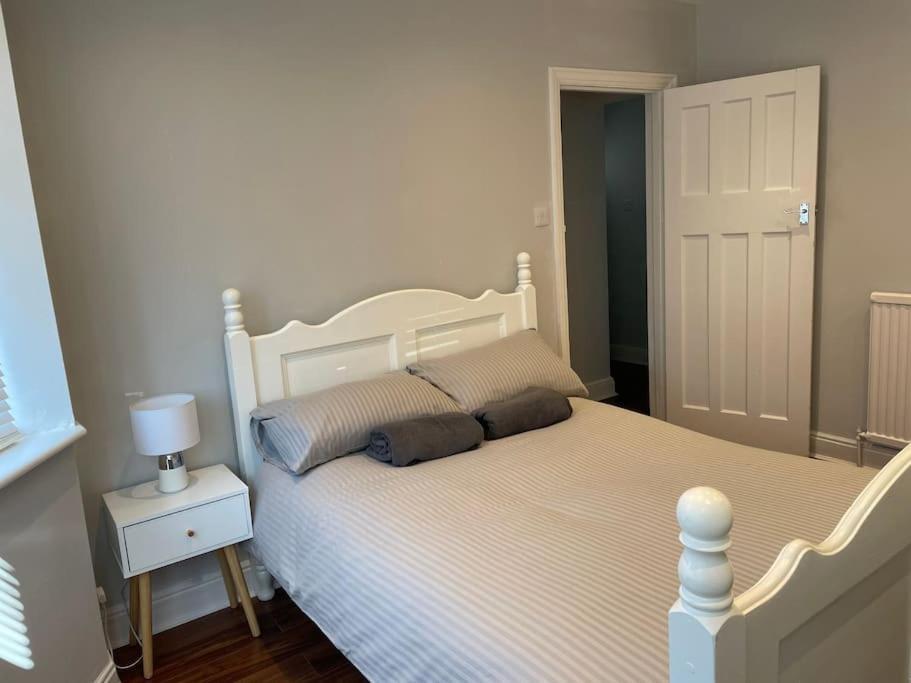 Entire Ground Floor Apartment In Watford Уотфорд Экстерьер фото